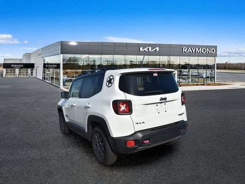 Used 2017 Jeep Renegade Trailhawk AWD/4WD image 5