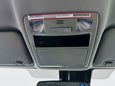 Used 2022 Toyota Tacoma SR5 w/ Technology Package image 18