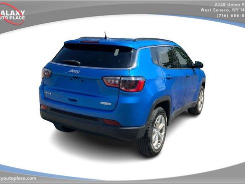 Used 2024 Jeep Compass Latitude AWD/4WD image 5