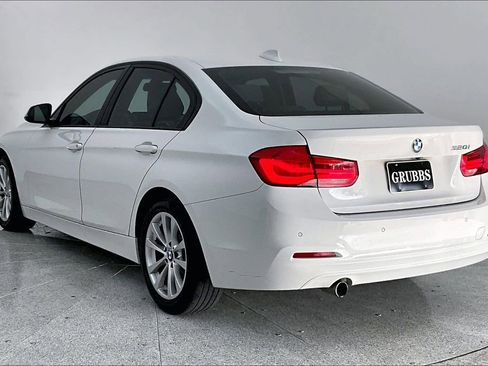 Used 2018 BMW 320i Sedan image 16