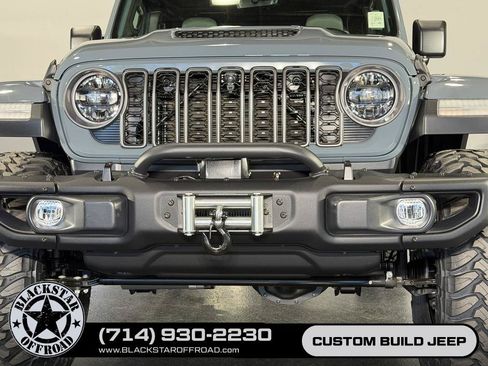 Used 2025 Jeep Gladiator Mojave AWD/4WD image 4
