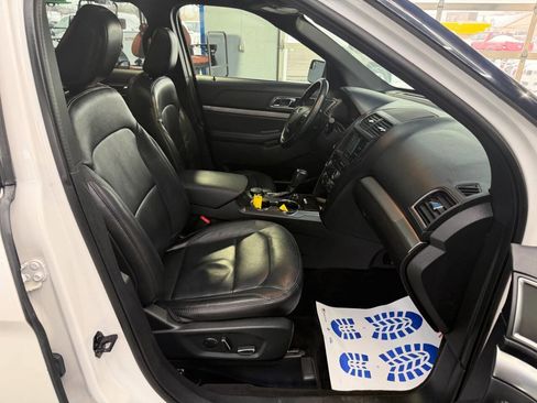 Used 2018 Ford Explorer XLT w/ Equipment Group 202A image 23