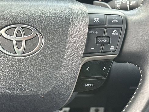 Used 2025 Toyota Camry SE image 15