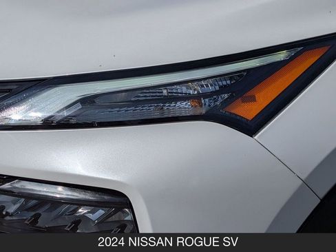 Used 2024 Nissan Rogue SV w/ SV Premium Package FWD image 10