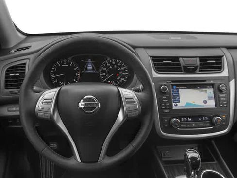 Used 2017 Nissan Altima 2.5 SL w/ Moonroof Package FWD image 8