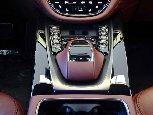 Used 2021 Aston Martin DBX image 37