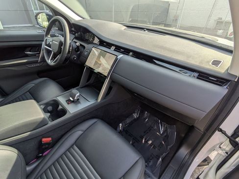 Used 2025 Land Rover Discovery Sport S image 21