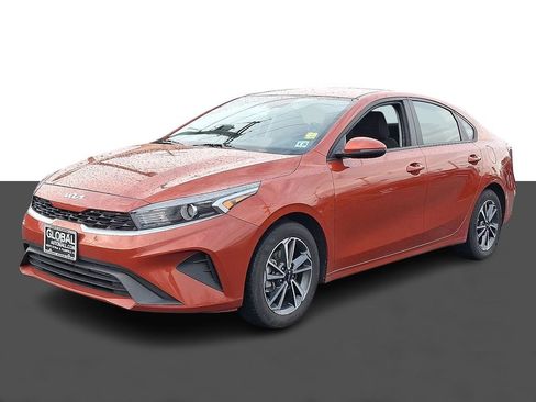 Used 2023 Kia Forte LXS w/ LXS Technology Package image 3