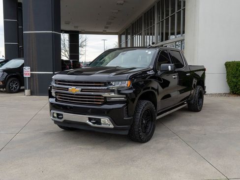 Used 2019 Chevrolet Silverado 1500 High Country w/ Technology Package image 3