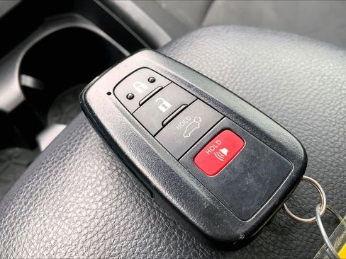 Used 2021 Toyota RAV4 XLE w/ Convenience Package image 15