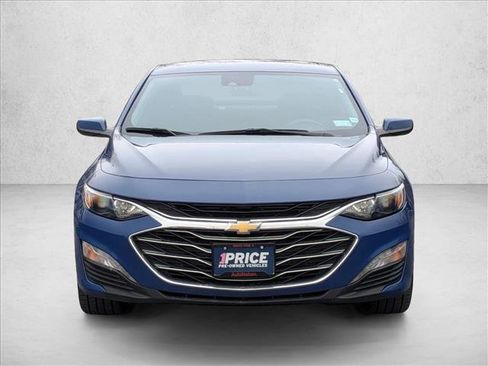 Used 2023 Chevrolet Malibu LT image 2