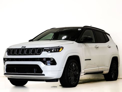 Used 2023 Jeep Compass High Altitude AWD/4WD image 3