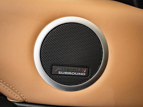 Used 2023 Land Rover Discovery S R-Dynamic image 28