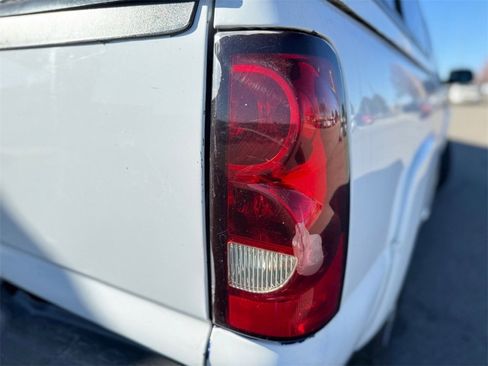 Used 2005 Chevrolet Silverado 2500 LS w/ Skid Plate Package image 31