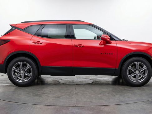 Used 2025 Chevrolet Blazer LT FWD image 11