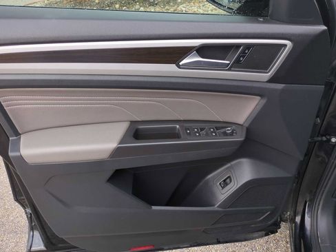 Used 2023 Volkswagen Atlas SE w/ Panoramic Sunroof Package FWD image 21