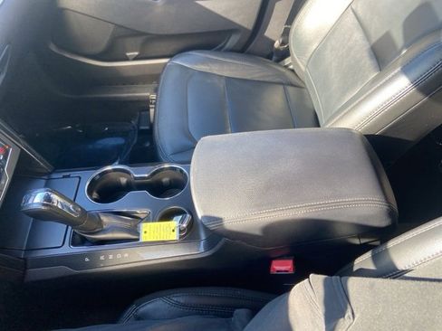 Used 2017 Ford Explorer XLT w/ Equipment Group 202A image 17