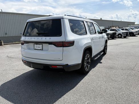 Used 2024 Jeep Wagoneer Series III AWD/4WD image 8