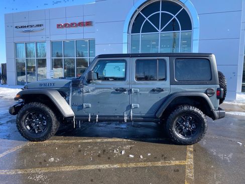 Used 2025 Jeep Wrangler Willys image 2