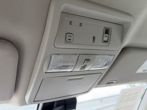 Used 2021 Nissan Titan SV w/ SV Convenience Package RWD image 24