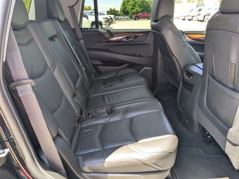 Used 2019 Cadillac Escalade Luxury AWD/4WD image 29