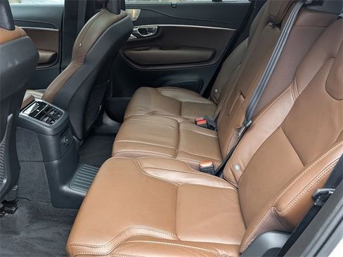 Certified 2022 Volvo XC90 T8 Inscription w/ Lounge Package image 25