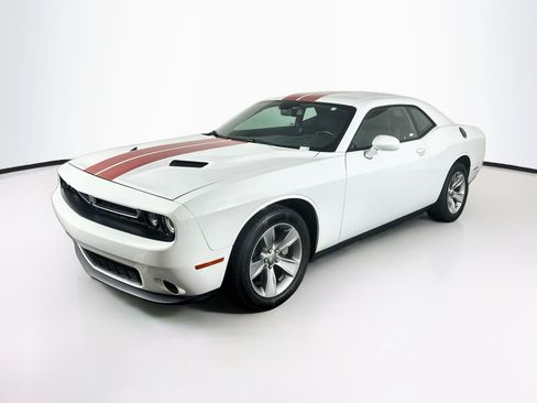 Used 2017 Dodge Challenger SXT RWD image 3
