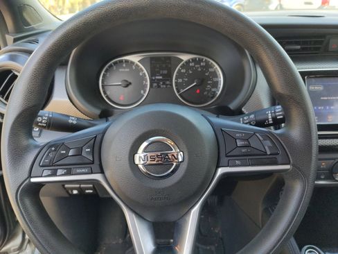 Used 2018 Nissan Kicks S image 23