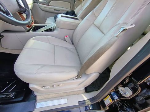 Used 2007 Chevrolet Suburban 2500 LT w/ LT Preferred Equipment Group image 25