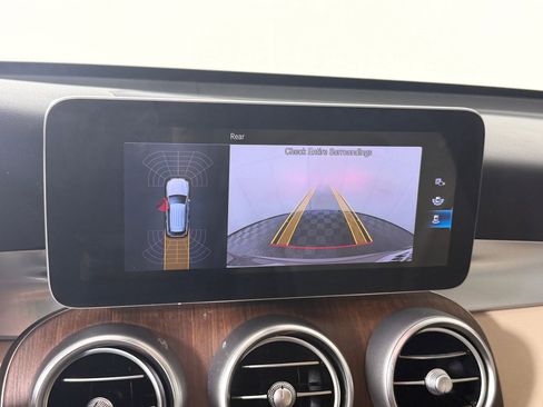 Used 2021 Mercedes-Benz GLC 300 4MATIC image 25