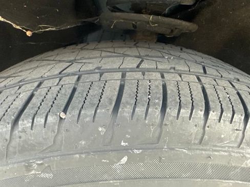 Used 2020 Ford Explorer XLT w/ Equipment Group 202A AWD/4WD image 2