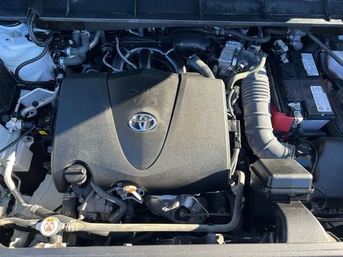 Used 2021 Toyota Highlander XLE image 46