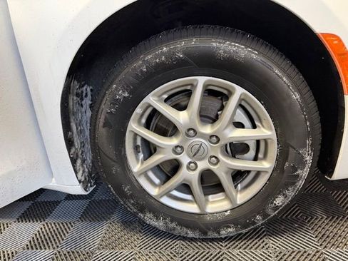 Used 2024 Chrysler Voyager LX image 38