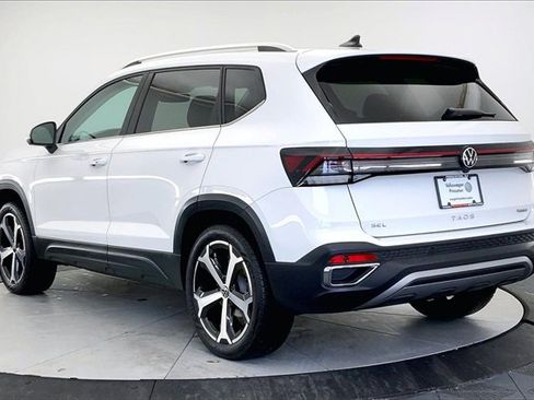 Used 2025 Volkswagen Taos SEL image 12