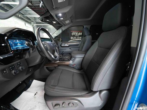 Used 2023 Chevrolet Silverado 1500 LT Trail Boss w/ Protection Package AWD/4WD image 9