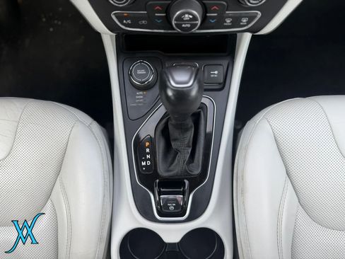 Used 2021 Jeep Cherokee Limited AWD/4WD image 27