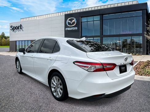 Used 2020 Toyota Camry LE w/ Convenience Package FWD image 5