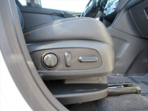 Certified 2024 Chevrolet Equinox Premier image 11