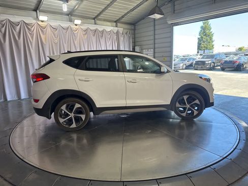Used 2018 Hyundai Tucson Value FWD image 4