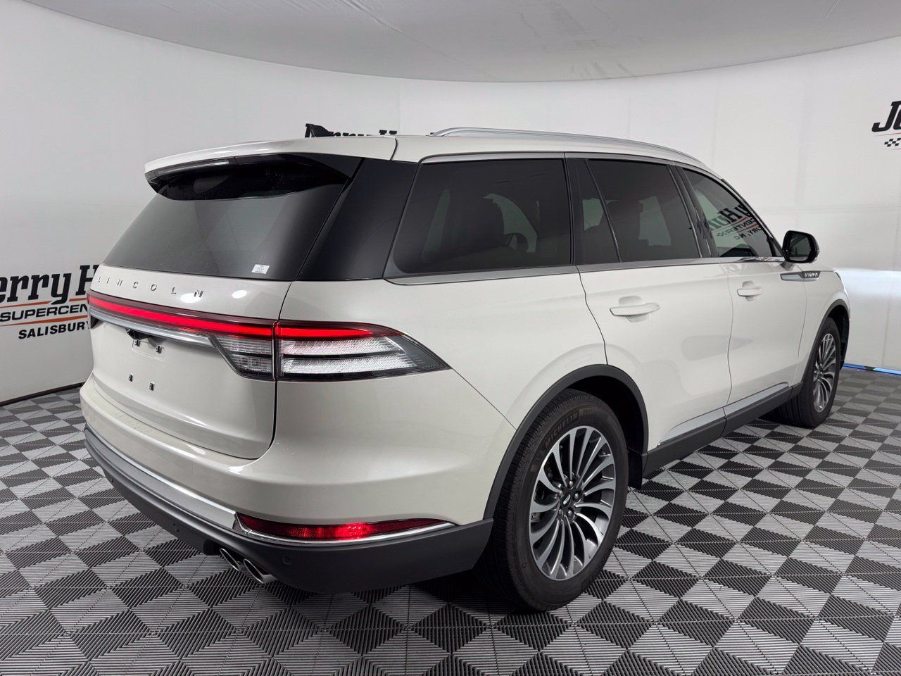 Used 2024 Lincoln Aviator Reserve w/ Elements Package Plus RWD image 7