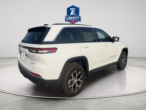 Certified 2024 Jeep Grand Cherokee Limited AWD/4WD image 5