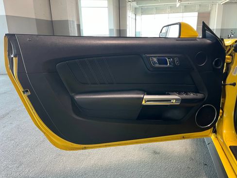 Used 2017 Ford Mustang Premium RWD image 15
