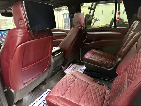 Used 2026 Cadillac Escalade Luxury w/ LPO, Floor Liner Package image 28