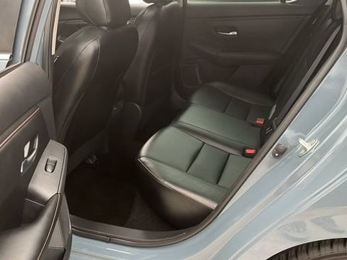 Used 2024 Nissan Sentra SR w/ SR Premium Package FWD image 21