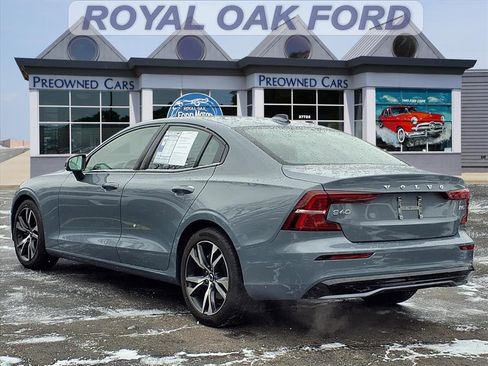 Used 2024 Volvo S60 B5 Core image 2