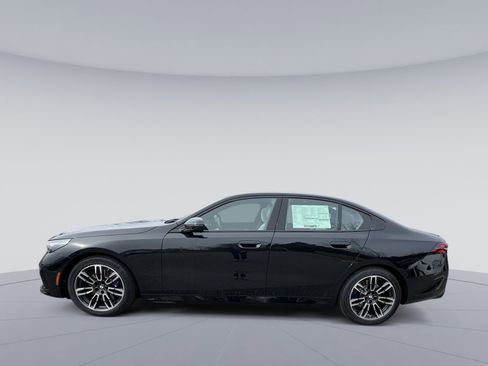 New 2026 BMW 540i xDrive w/ Executive Package image 2