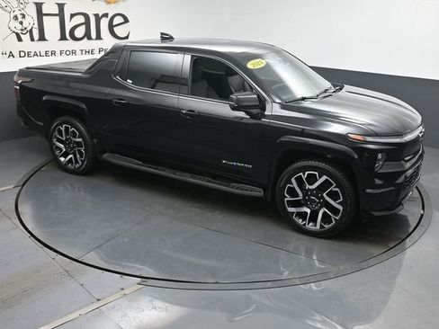 Used 2024 Chevrolet Silverado EV RST AWD/4WD image 47