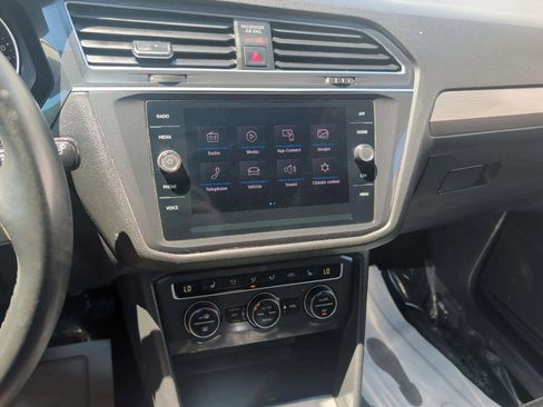 Used 2020 Volkswagen Tiguan SE w/ Panoramic Sunroof Package FWD image 15