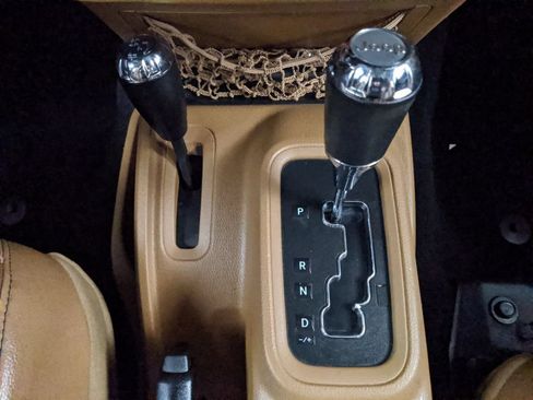 Used 2014 Jeep Wrangler Unlimited Rubicon w/ Dual Top Group AWD/4WD image 11