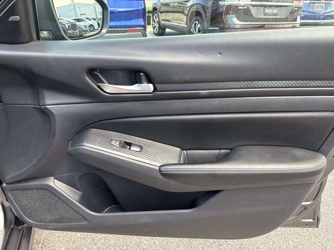 Used 2025 Nissan Altima 2.5 SV FWD image 14